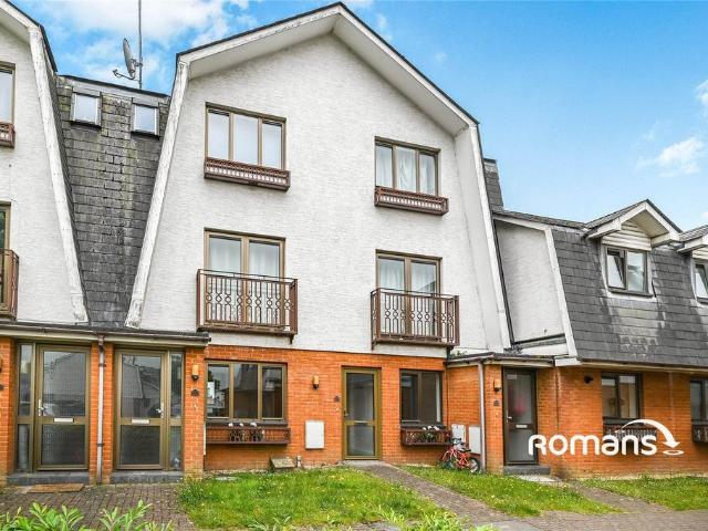 Braeside, Binfield, Bracknell, RG12 2 bed flat to rent £1,300 pcm £300 pw
