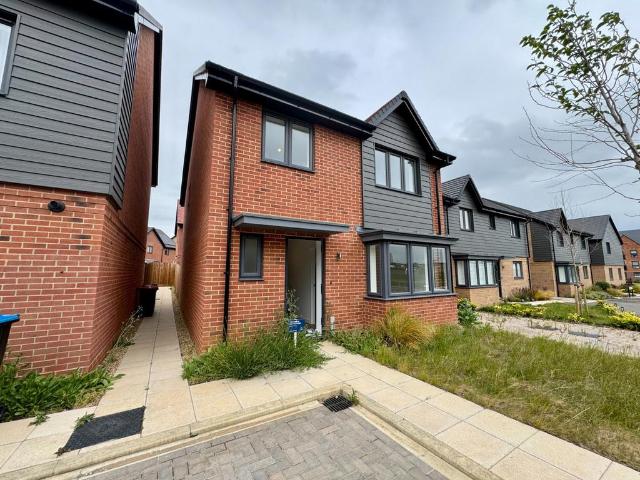 Brahaman Way, Milton Keynes, MK8 1 4 bed detached house to rent £2,450 pcm £565 pw