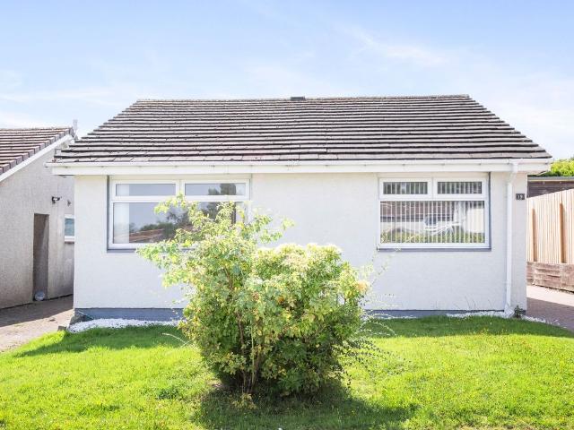 Braid Green, Livingston EH54, 2 bed detached bungalow to rent, £1,300 pcm | PrimeLocation