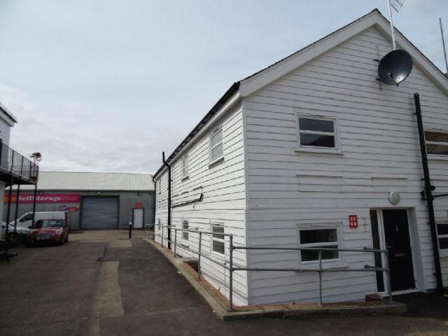 Braintree Road, Witham CM8 2 bed apartment to rent £1,195 pcm £276 pw