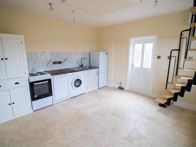 Braintree Road, Sible Hedingham, Halstead CO9, 1 bed flat to rent, £820 pcm | PrimeLocation
