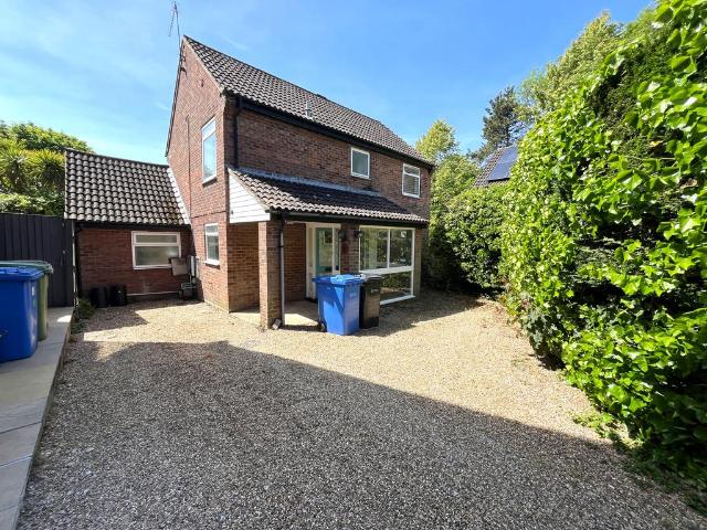 Braithwait Close, Norwich NR5 6 bed detached house to rent £2,250 pcm £519 pw