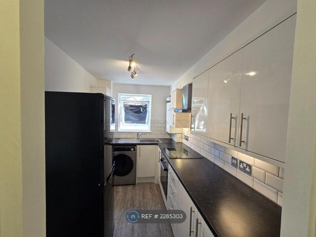 Braithwaite Avenue, Romford RM7, 1 bed flat to rent, £1,450 pcm | PrimeLocation