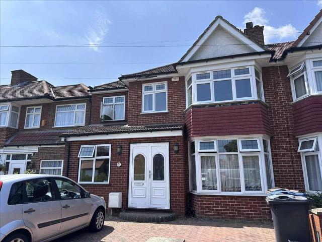 Braithwaite Gardens, Stanmore, Stanmore 4 bed semi detached house to rent £2,800 pcm £646 pw