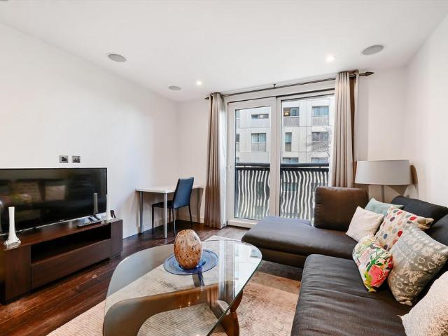 Bramah House, Grosvenor Waterside. 1 bed flat to rent £3,150 pcm £727 pw