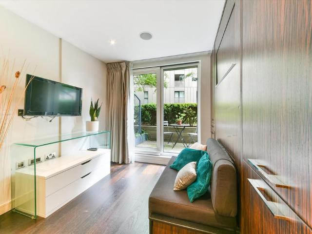 Bramah House, Grosvenor Waterside. Studio to rent £2,250 pcm £519 pw