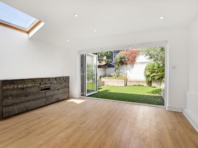 Bramber Road, London W14, 2 bed flat to rent, £3,200 pcm | PrimeLocation