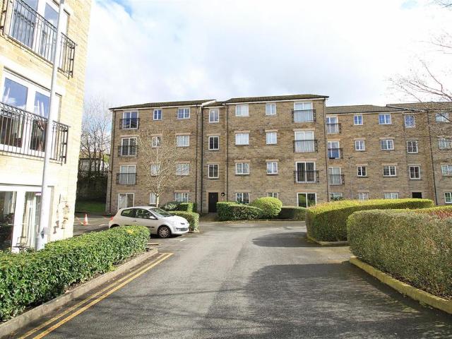 Bramble Court, Stalybridge SK15 2 bed apartment to rent £850 pcm £196 pw