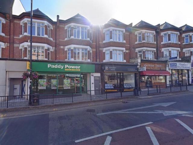 Bramble Court, Woodcote Road, Wallington 2 bed flat to rent £1,700 pcm £392 pw