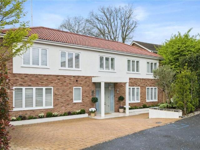 Bramble Rise, Cobham, Surrey, KT11 4 bed detached house to rent £10,000 pcm £2,308 pw