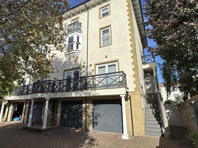 Bramford Terrace, Westfield Park, BS6 4 bed townhouse to rent £3,500 pcm £808 pw