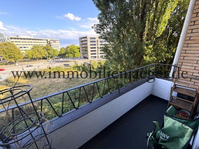 Bramfeld Nähe OTTO Zentrale gepflegtes 1 Zimmer Studio mit Balkon Duschbad Aufzug Westseite