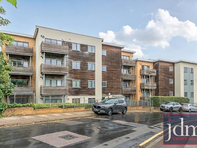 Bramhope Lane, London, SE7 2 bed apartment to rent £2,100 pcm £485 pw