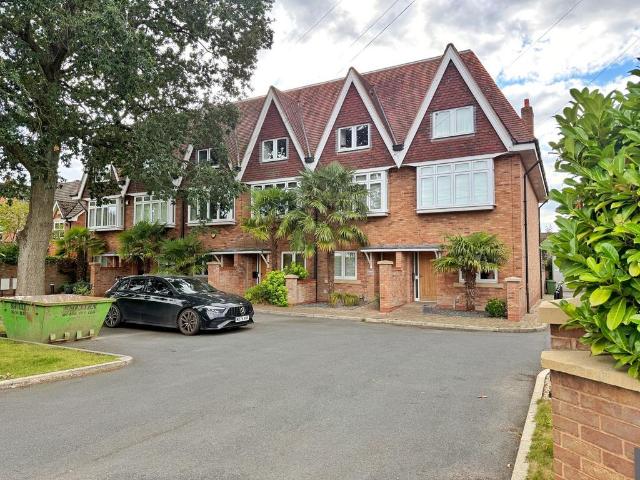 Bramhall Lane South, Bramhall, SK7 4 bed house to rent £2,500 pcm £577 pw