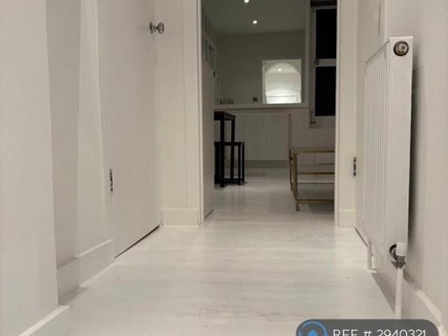 Bramham Gardens, London, SW5 1 bed flat to rent £1,930 pcm £445 pw
