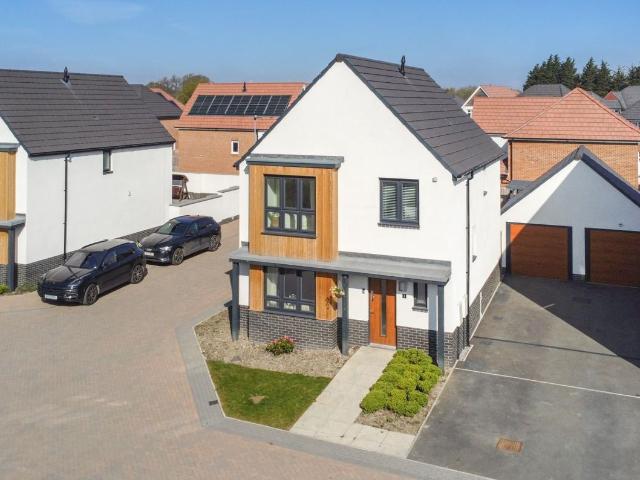 Bramham Gardens, Leeds LS15, 4 bed property to rent, £2,250 pcm | PrimeLocation