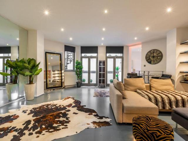Bramham Gardens, South Kensington. 2 bed flat to rent £6,500 pcm £1,500 pw