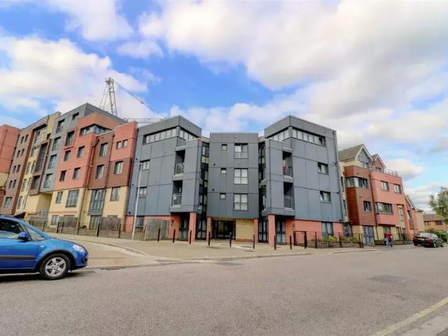 Bramley Crescent, Ilford IG2 1 bed flat to rent £1,600 pcm £369 pw