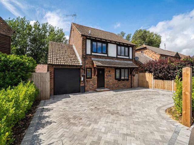 Bramley Gardens, Bognor Regis, PO22 4 bed detached house to rent £2,600 pcm £600 pw
