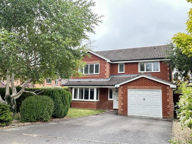 Bramley, Hampshire 4 bed detached house to rent £2,600 pcm £600 pw