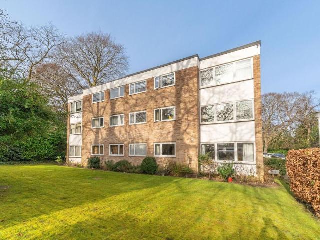 Bramley Hill, CR2, South Croydon, CR2 3 bed flat to rent £1,900 pcm £438 pw