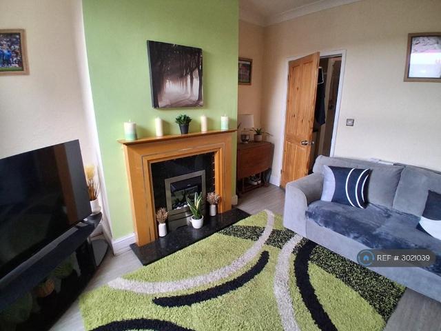 Bramley, Leeds, LS13 1 bed flat to rent £690 pcm £159 pw