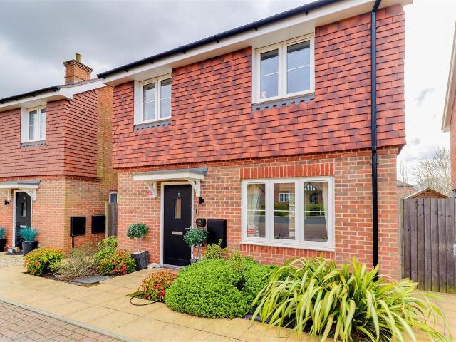 Bramley Vale, Cranleigh GU6, 3 bed detached house to rent, £2,250 pcm | PrimeLocation