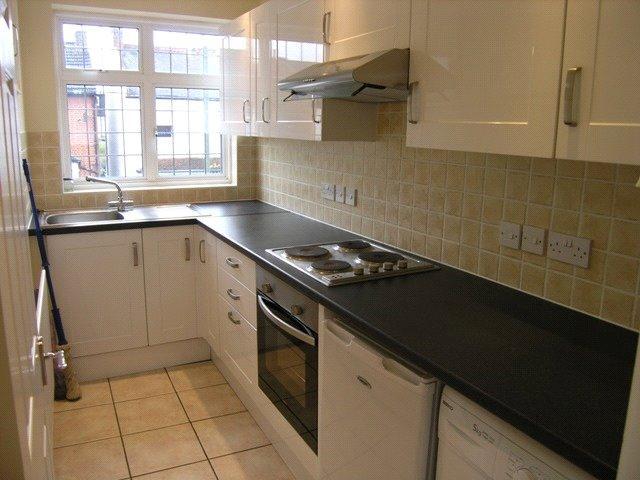Bramshaw Rise, New Malden, KT3 3 bed terraced house to rent £2,600 pcm £600 pw