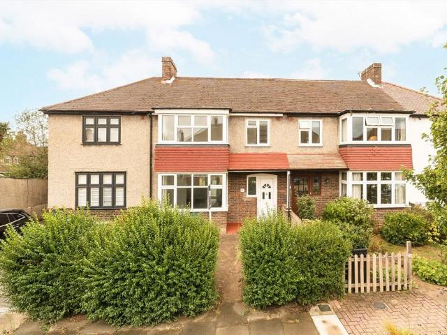 Bramshaw Rise, New Malden KT3 3 bed terraced house to rent £2,500 pcm £577 pw