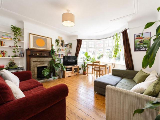 Bramshill Gardens, Highgate, NW5 3 bed maisonette to rent £3,500 pcm £808 pw
