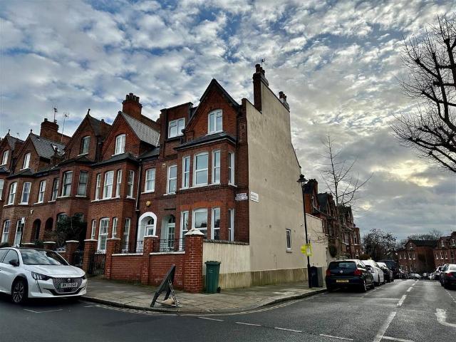 Bramshill Gardens, London 2 bed flat to rent £3,000 pcm £692 pw