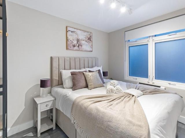 Brampton College, Chapel Walk, London, NW4 4ER, United Kingdom | 1 bed apartment for rent #135184879 | Rentberry