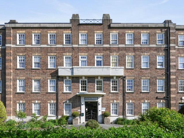 Brampton Grove, London NW4, 3 bed flat to rent, £2,000 pcm | PrimeLocation