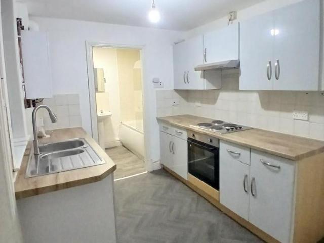 Brampton Street, Ashton on Ribble PR2 1 bed flat to rent £675 pcm £156 pw