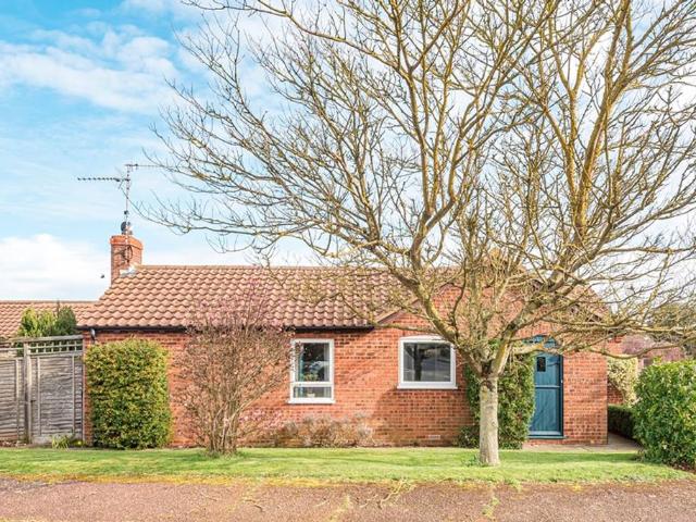 Brancaster, PE31 2 bed semi detached bungalow to rent £1,200 pcm £277 pw