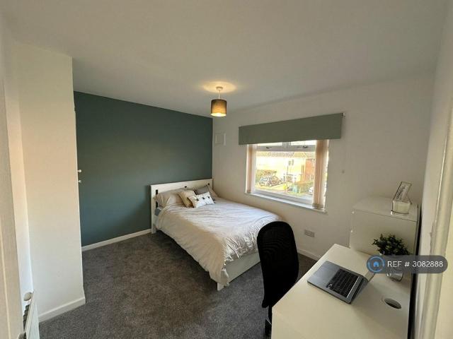 Brangwyn Grove, Bristol, BS7 4 bed semi detached house to rent £2,740 pcm £632 pw