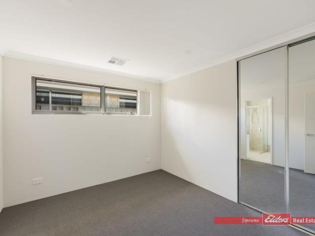 Brand New 3 x 2 Dual Key with Ducted Air Conditioning & Solar Panels