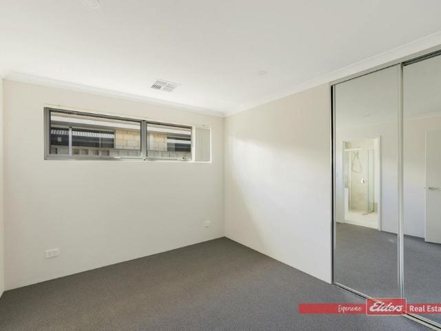 Brand New 3 x 2 Dual Key with Ducted Air Conditioning & Solar Panels
