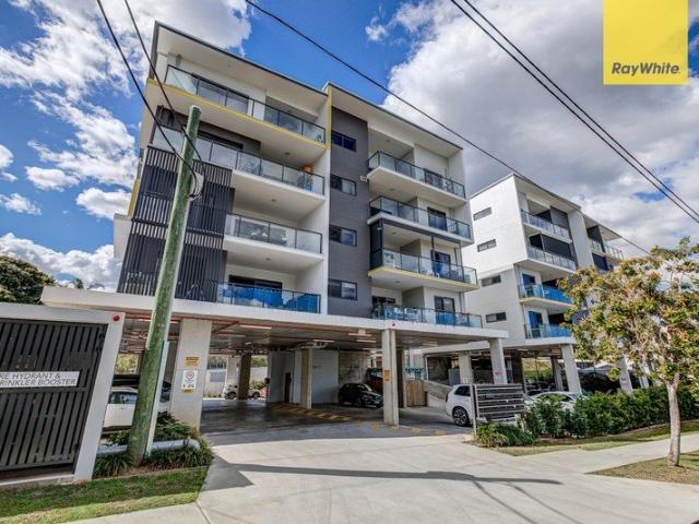 Brand New 3 Bed 2 Bath Apartment with Views in Grand Location