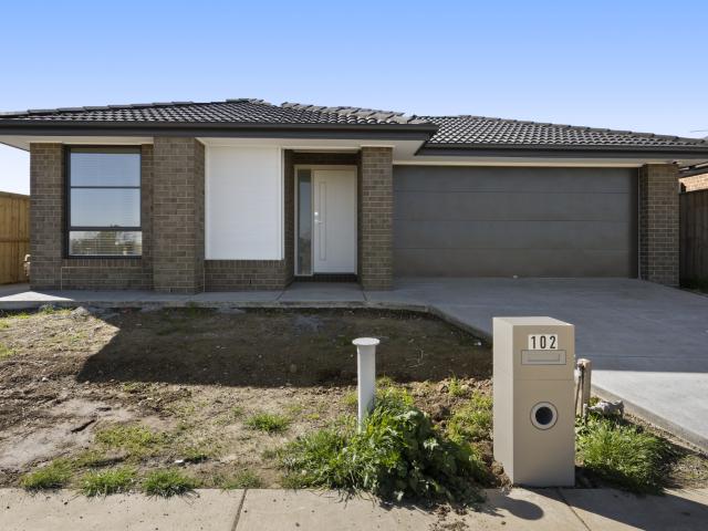 Brand New 3 Bed House with Double Garage in Winter Valley