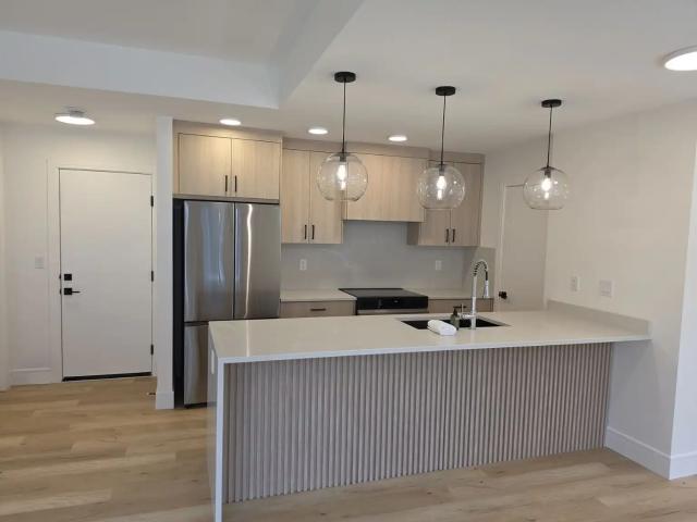 BRAND NEW 3 BEDROOM CORNER TOWNHOME | DOUBLE GARAGE | PET FRIENDLY | UNIVERSITY