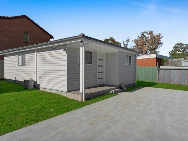 Brand new 3 bedroom granny flat with off street parking