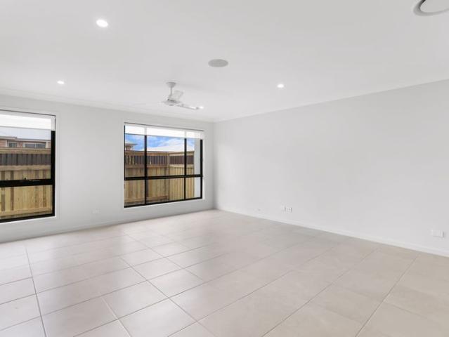 BRAND NEW 3 BEDROOM HOME WITH DUCTED AIRCONDITIONING