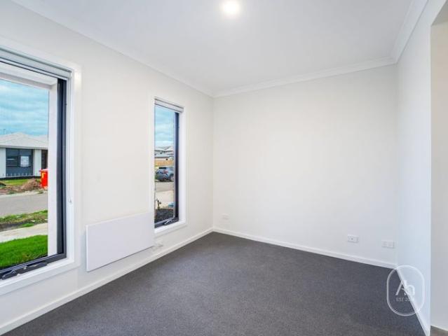 Brand New 3 Bedroom Home with Single Garage in Werribee