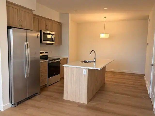 Brand New 3 Bedroom Townhome for Rent|Double Garage| Sundeck — 3 Bedrooms Townhouse