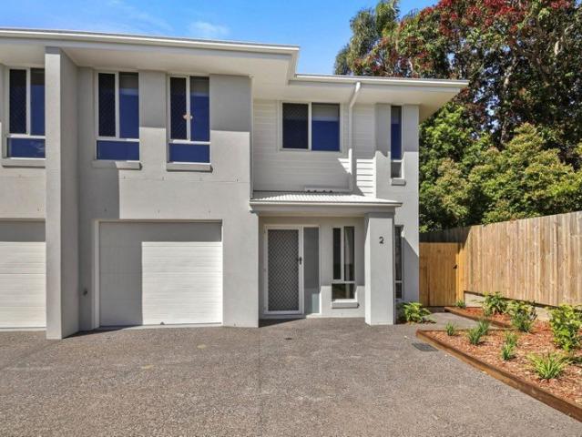Brand New 3 bedroom townhouse with air conditioning in quiet location