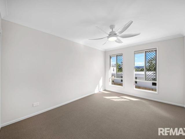 Brand New 3 bedroom townhouse with air conditioning in quiet location