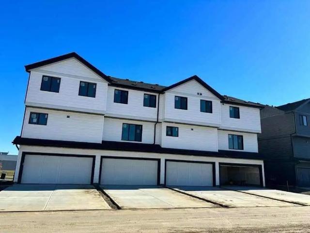 Brand new 3 bedroom townhouse with an attached double garage — 3 Bedrooms Townhouse