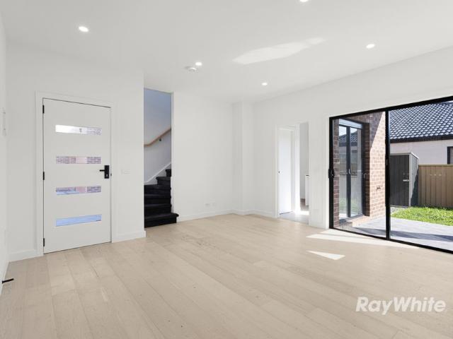 Brand New 3 Bedroom Townhouse in the Heart of Dandenong
