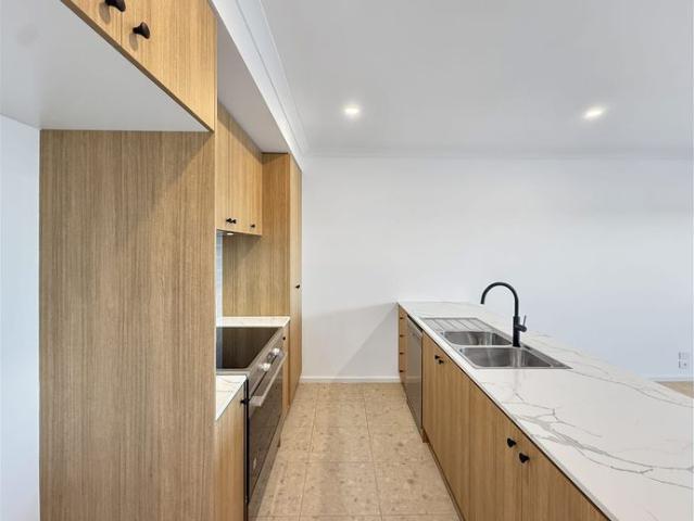 Brand New 3 Bedroom Townhouse in Wollert